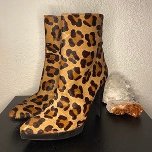 ✨HP ✨Stuart Weitzman Calf Hair Leopard Booties